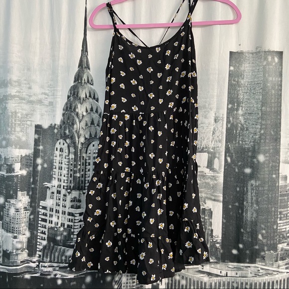 F21 black sun dress with daisy pattern - Picture 1 of 4